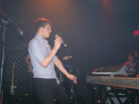 friendly-fires-singer-flash