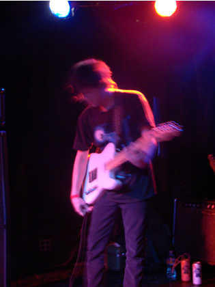 wavves-guitar-blurry